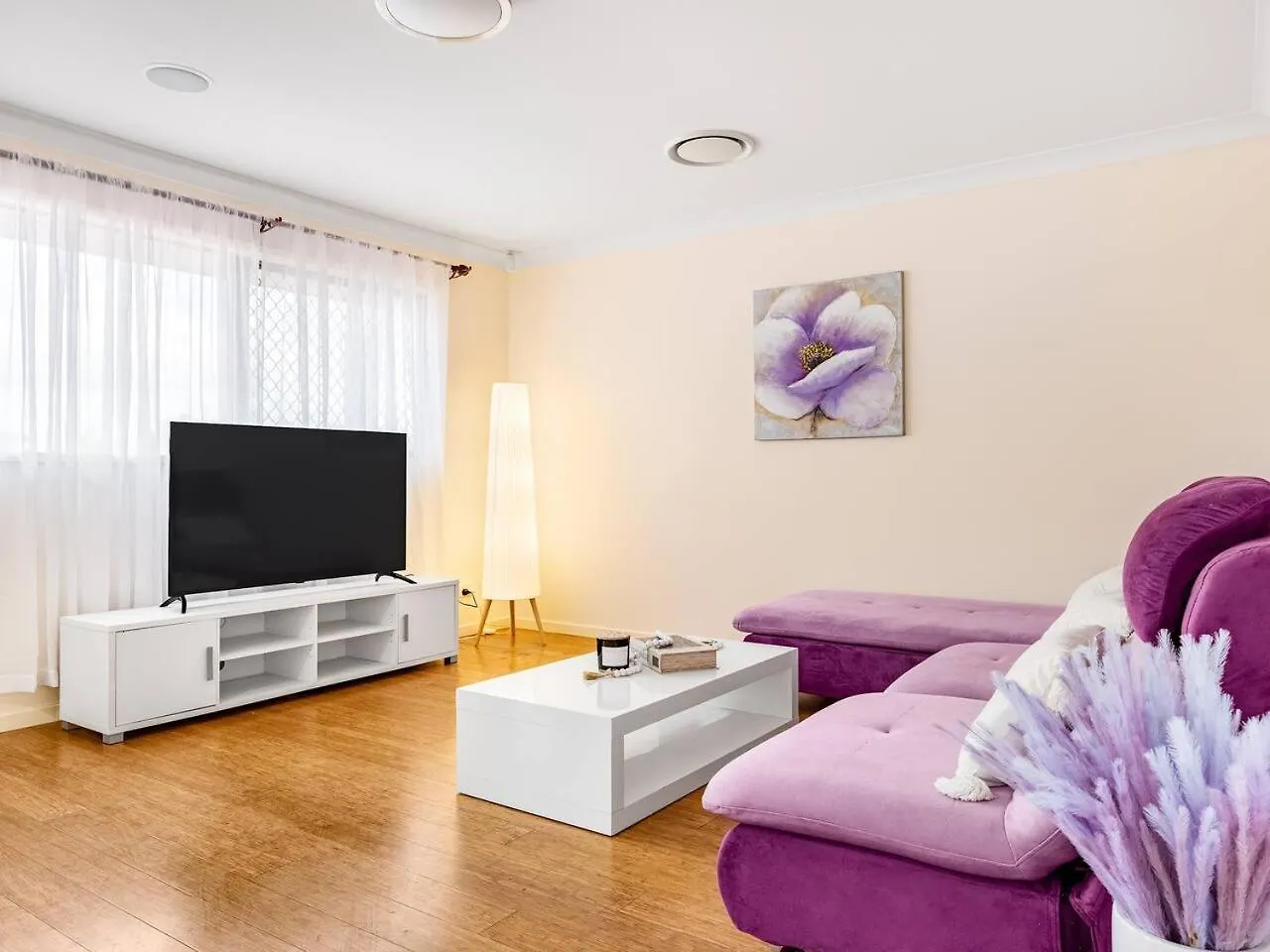 Spacious Central Located Family House At Sunnybank Brisbane
