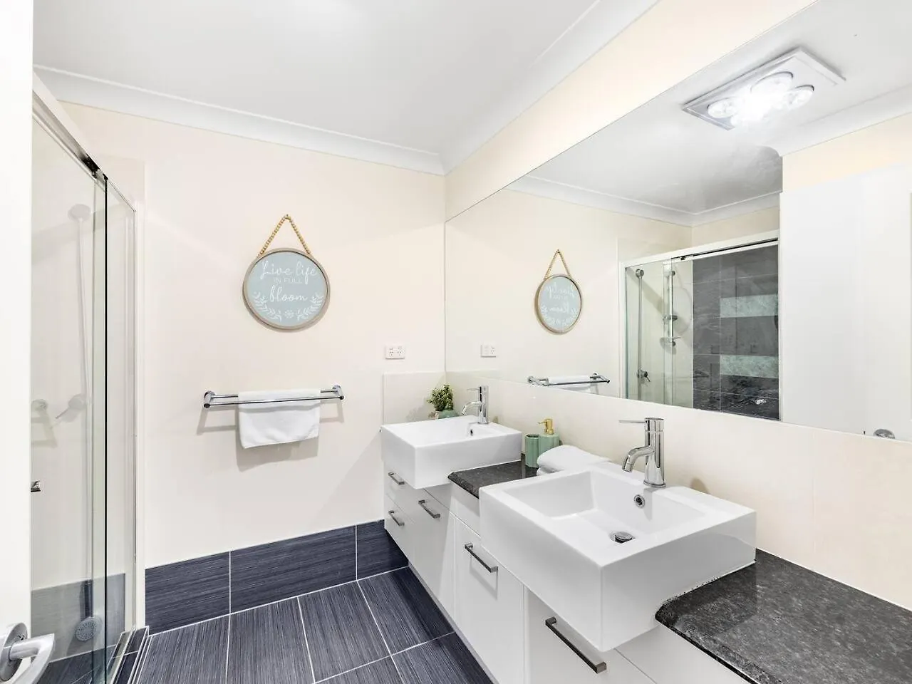 Spacious Central Located Family House At Sunnybank Brisbane
